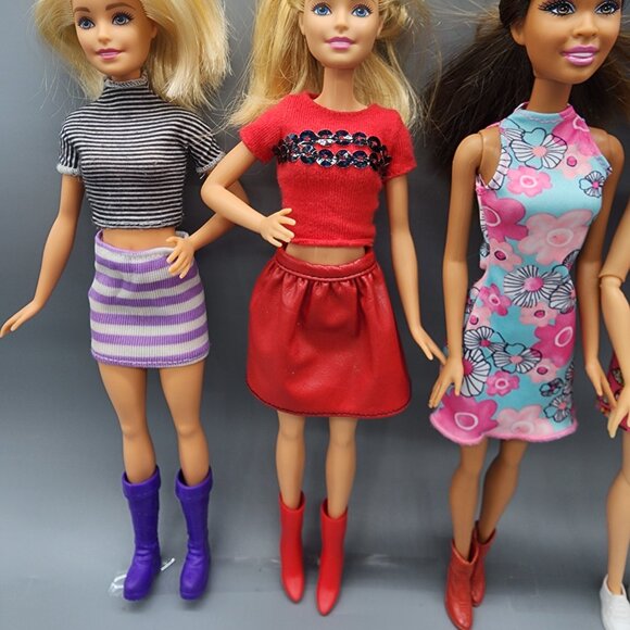 4 Vintage & Modern Barbie Dolls Bundle + Clothes Accessories Mattel 2001-2021 - Picture 4 of 16